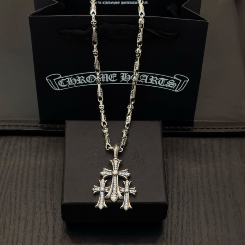 Ch*0me He**ts necklaces